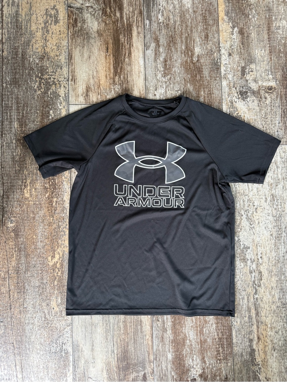 2 for $10 sale: Under Armour black graphic performance t-shirts loose fit - YM